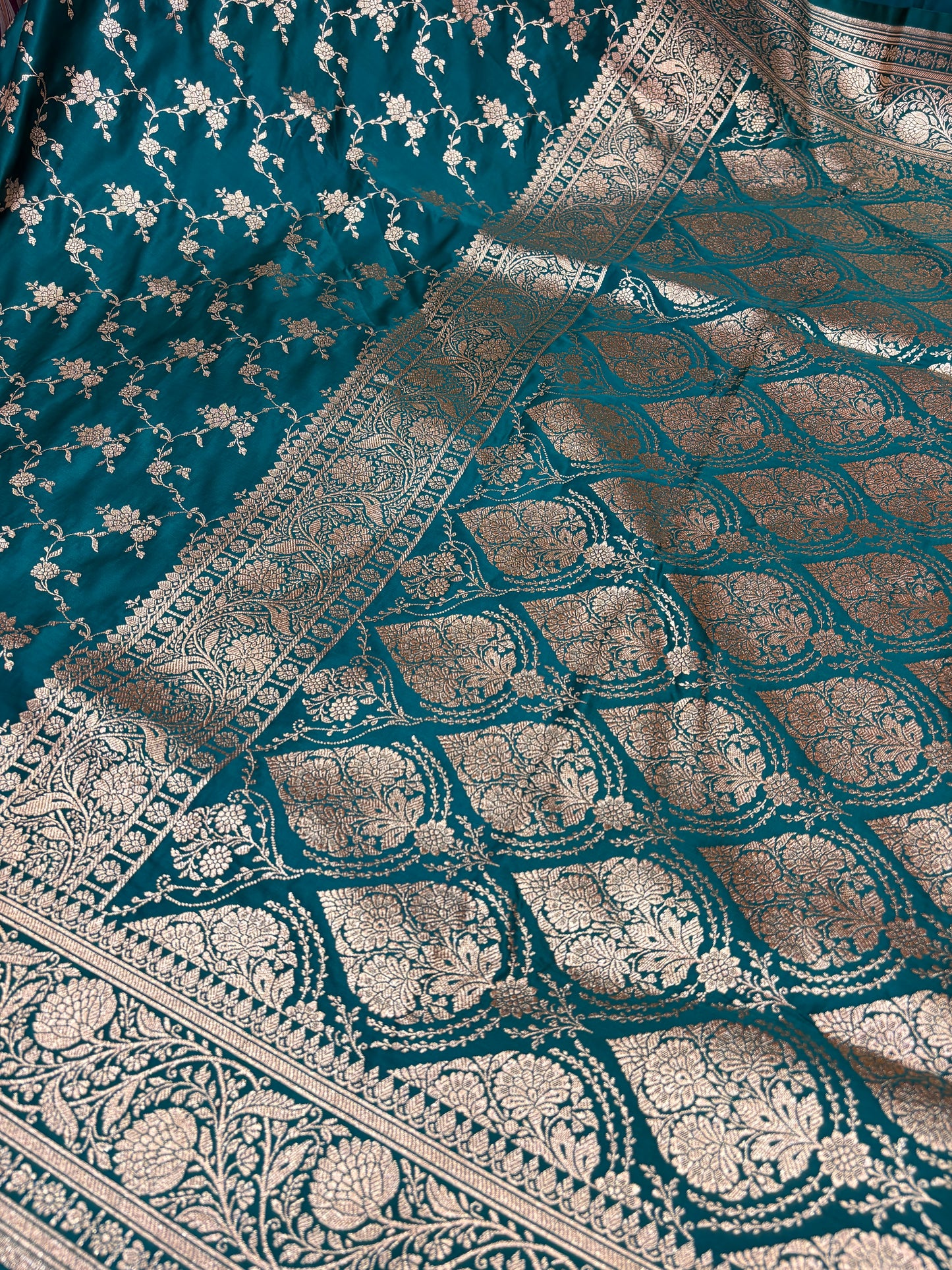 Rama Green Katan Banarasi Saree with Floral Jaal Weaving and Rich Traditional Pallu