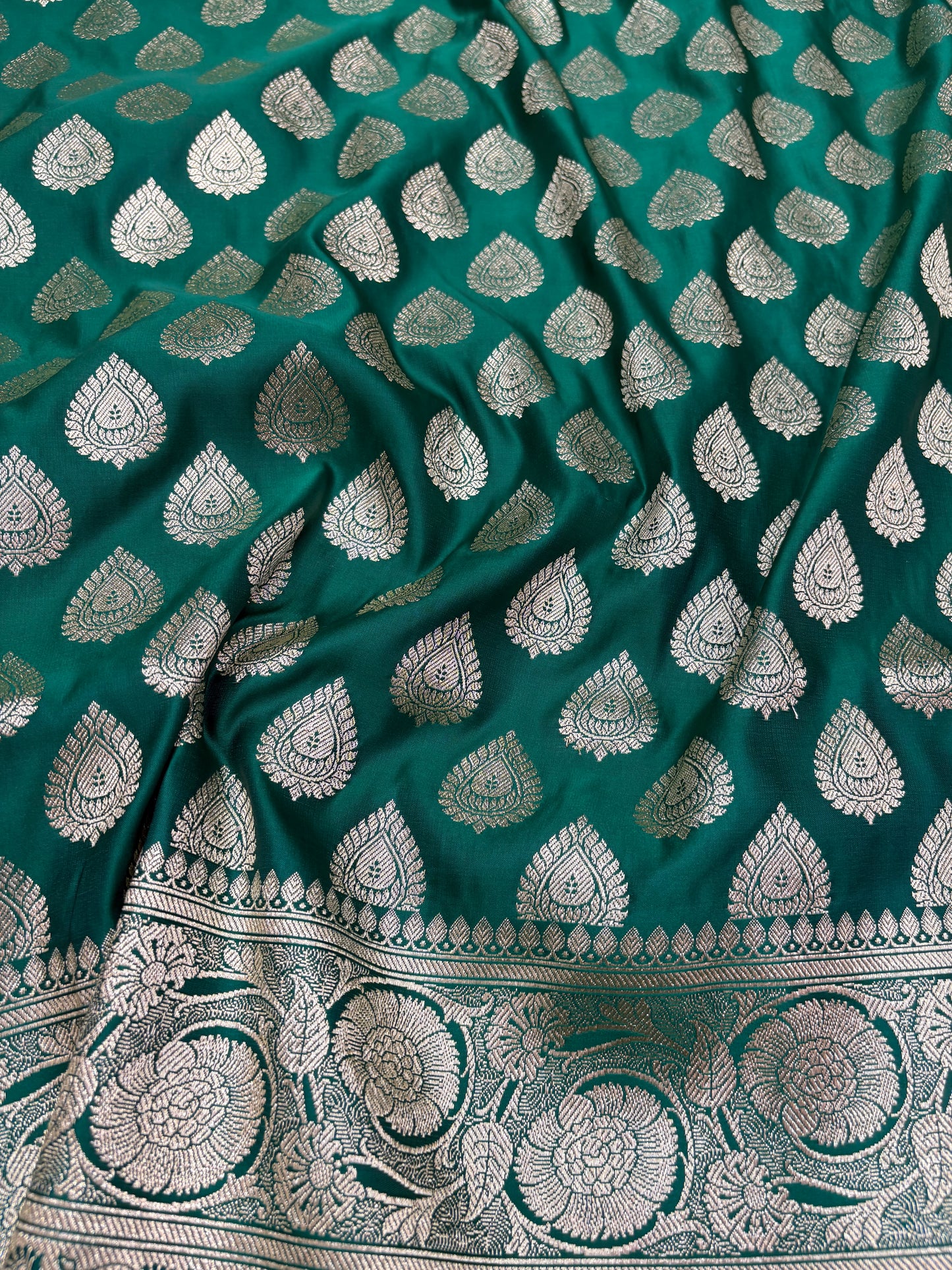 Banarasi Katan Silk Saree in Emerald Green with Zari Buti Weaving K68